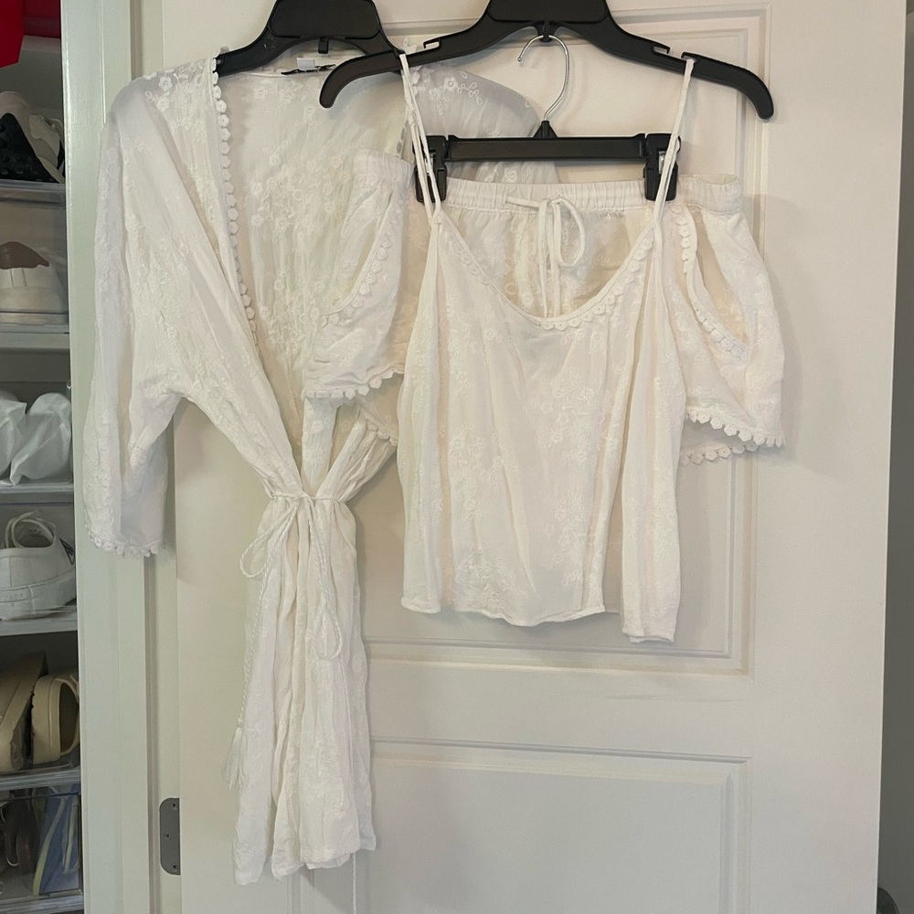 In Bloom White Lace Robe & Camisole Set